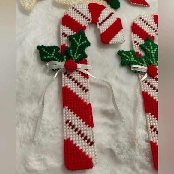 Vintage Crochet Knit Christmas Bells Candy Canes Decor Handmade 80’s Grannycore - Picture 6 of 10